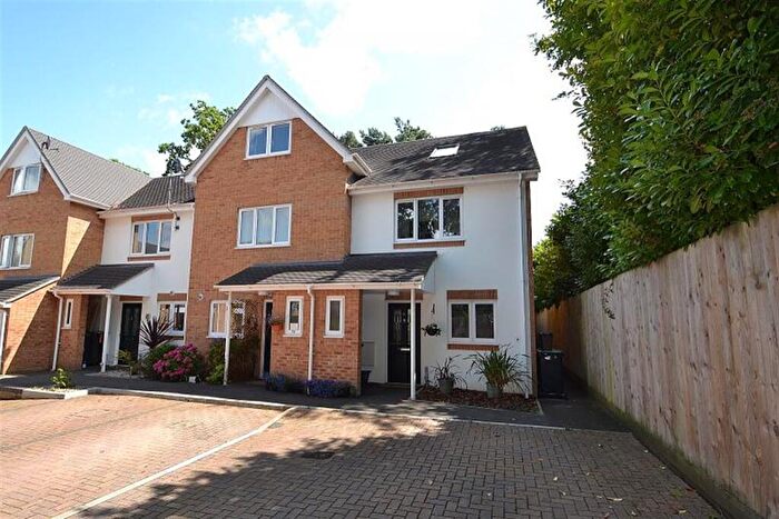 3 Bedroom End Of Terrace House To Rent In Corfe Mullen, BH21