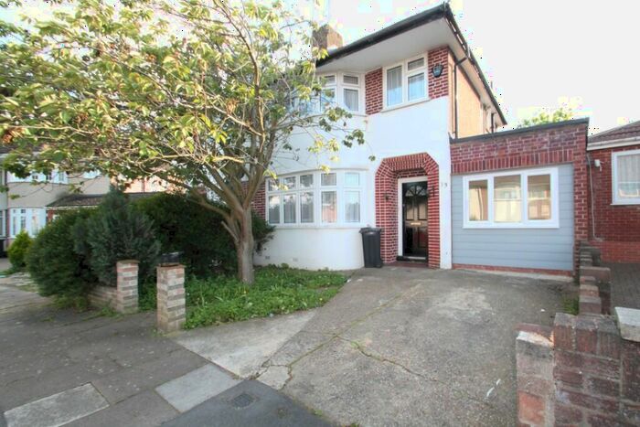 3 Bedroom Semi-Detached House To Rent In Merlin Grove, Chigwell, Essex, IG6