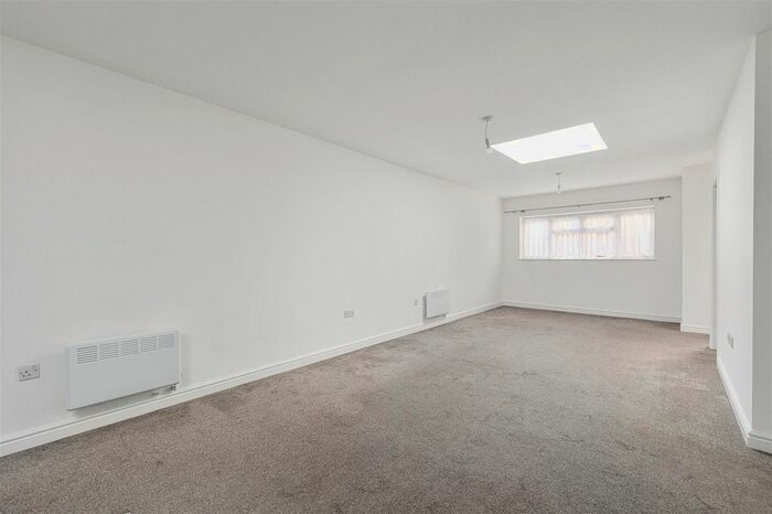 1 Bedroom Flat To Rent In Lea Bridge Road, London, E10