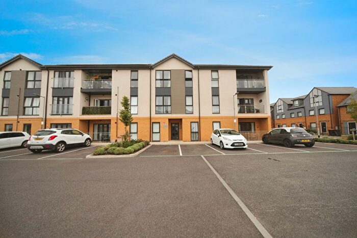 2 Bedroom Flat For Sale In Collie Place, Houghton Regis, Dunstable, LU5