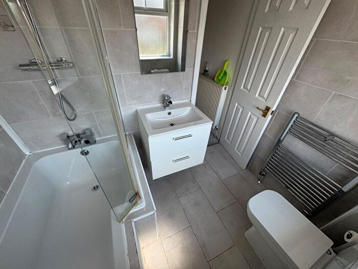 4 Bedroom Semi-Detached House To Rent In Chelwood Drive, Allerton, Bradford, West Yorkshire, BD15