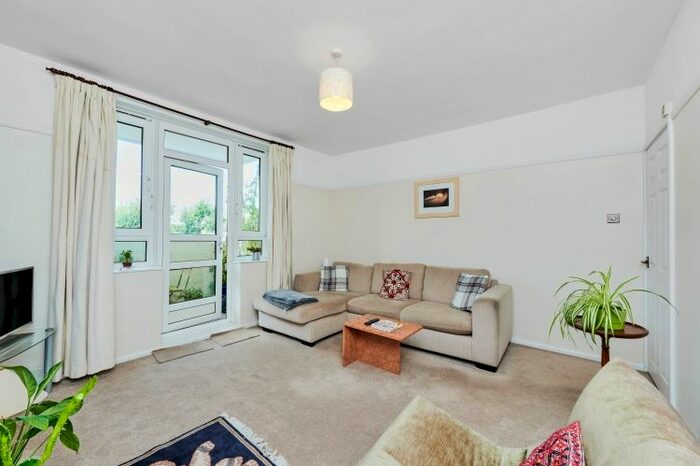 2 Bedroom Flat To Rent In Fulham Road, London, SW6