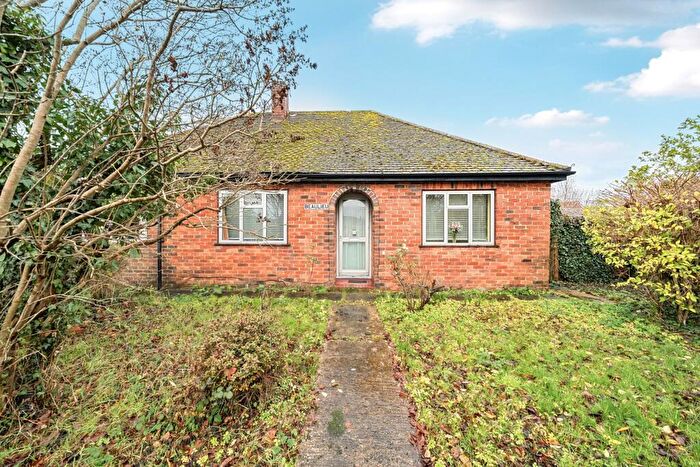 3 Bedroom Bungalow For Sale In Tynley Grove, Jacob's Well, Guildford, Surrey, GU4