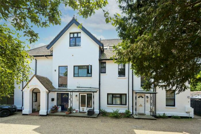 2 Bedroom Flat To Rent In St. Georges Avenue, Weybridge, KT13