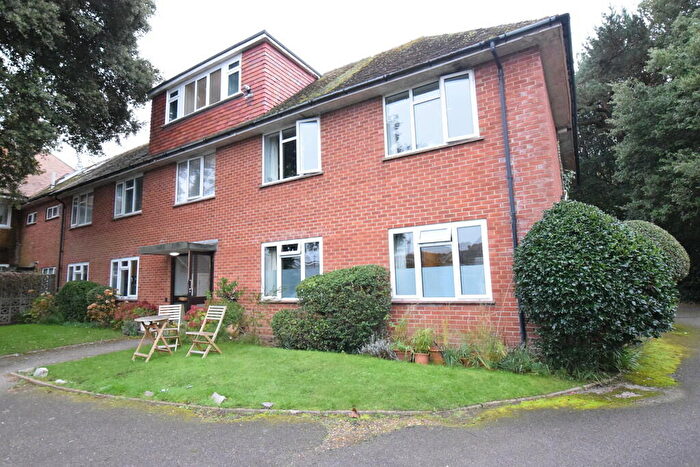 2 Bedroom Apartment To Rent In Verwood Crescent, Bournemouth, BH6