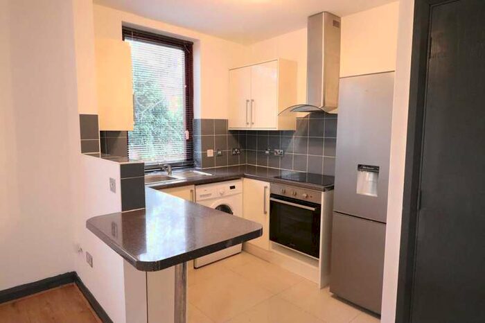 2 Bedroom Flat To Rent In Buckingham Pace, High Wycombe, HP13