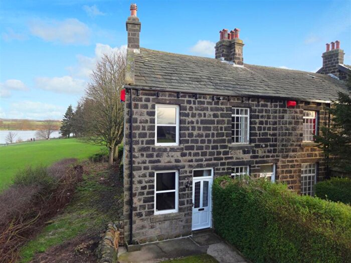 2 Bedroom End Of Terrace House To Rent In Victoria Terrace, Yeadon, Leeds, West Yorkshire, Uk, LS19