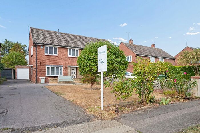 3 Bedroom Semi-Detached House For Sale In Larkhill Road, Abingdon, OX14