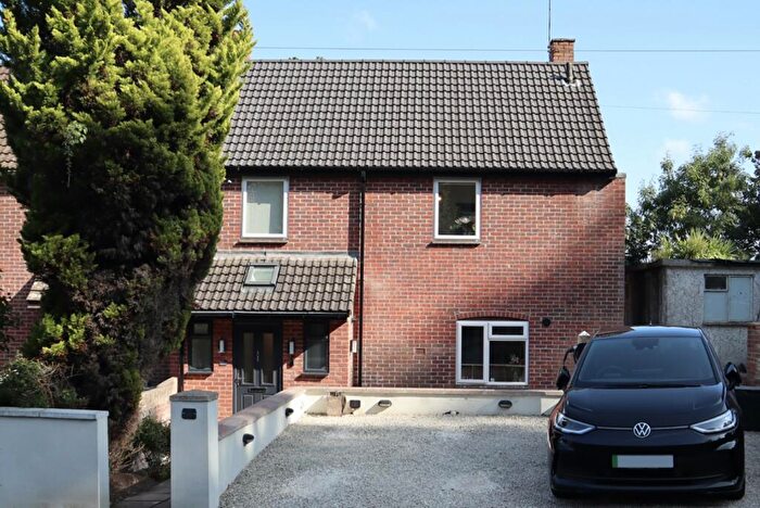 3 Bedroom Semi-Detached House For Sale In Ardern Close, Bristol, BS9