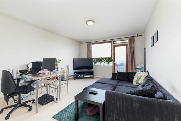 1 Bedroom Flat To Rent In Putney Hill, London, SW15