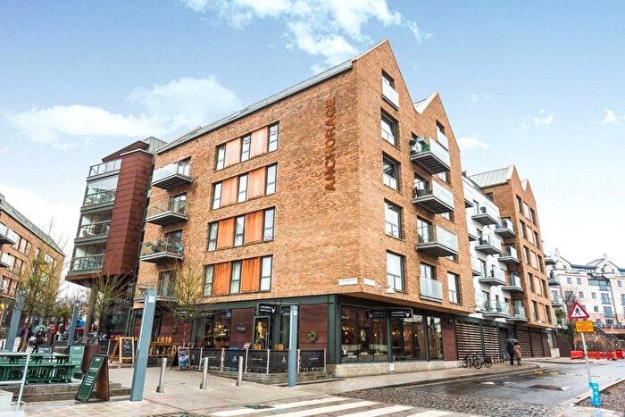 2 Bedroom Flat For Sale In Gaol Ferry Steps, Bristol, BS1