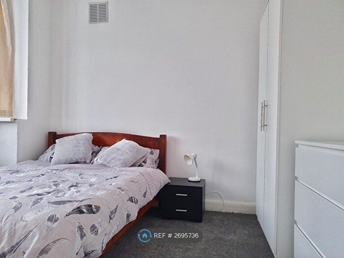 3 Bedroom Bungalow To Rent In Southall, Southall, UB1