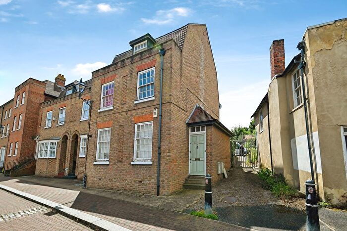 4 Bedroom End Of Terrace House For Sale In High Street, Rochester, ME1