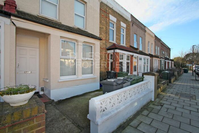 Studio To Rent In Colmer Road, London, SW16