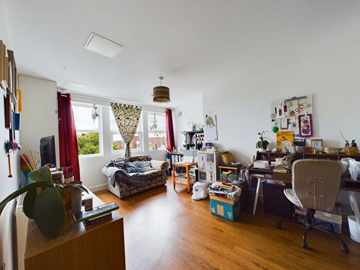 1 Bedroom Flat For Sale In Hulbert Road, Waterlooville, PO7