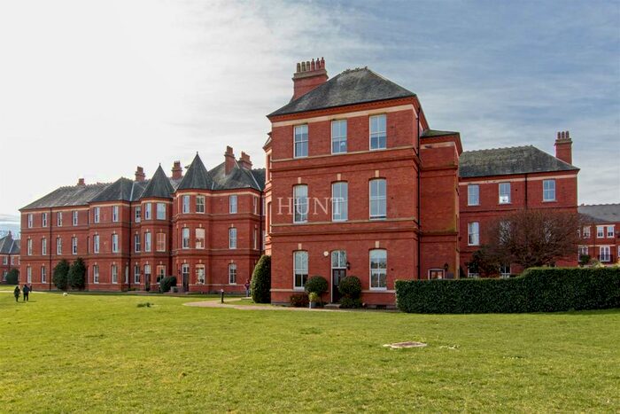 4 Bedroom Apartment To Rent In Devonshire House, Repton Park, Woodford Green, IG8