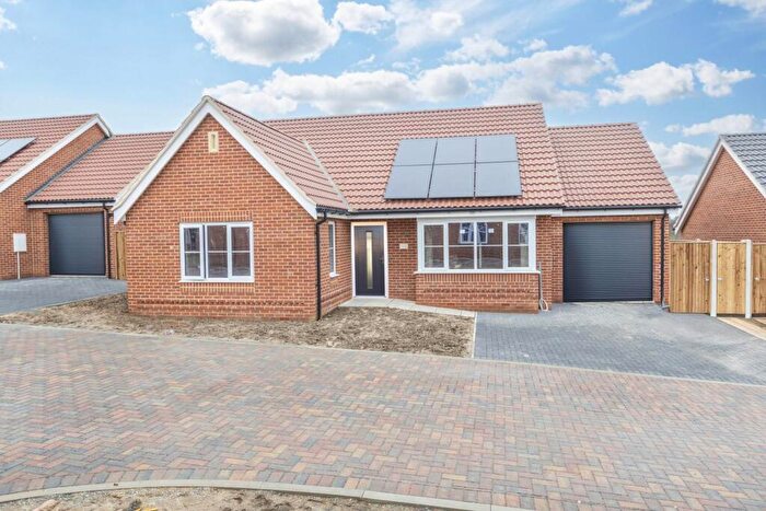 3 Bedroom Bungalow For Sale In Saint Georges Drive, Brundall, NR13