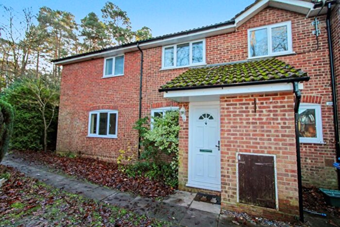 3 Bedroom End Of Terrace House To Rent In Shaftesbury Mount, Blackwater, Camberley, Surrey, GU17