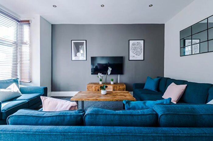 6 Bedroom Flat To Rent In Richmond Mount, LS6