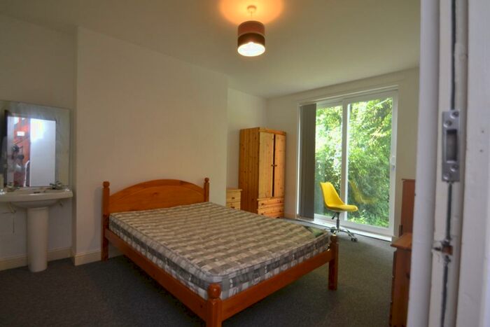 5 Bedroom Semi-Detached House To Rent In Birchfields Road, Fallowfield, Manchester, M14