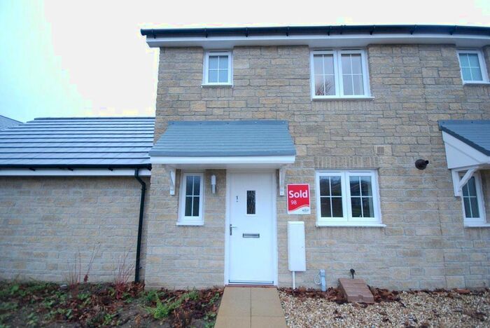 3 Bedroom Semi-Detached House To Rent In Cloakham Drive, Axminster, EX13