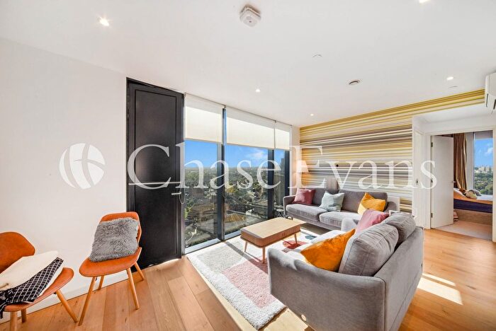 2 Bedroom Flat To Rent In Strata, Walworth Road, Elephant And Castle, London, SE1