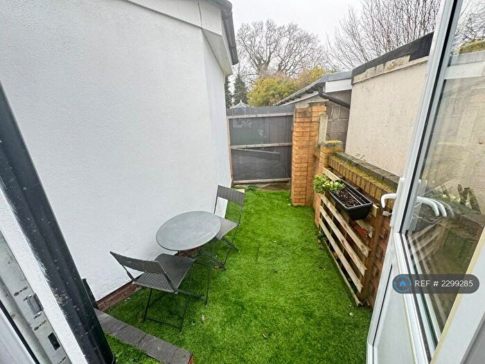 1 Bedroom Bungalow To Rent In Tomswood Hill, Essex, IG6