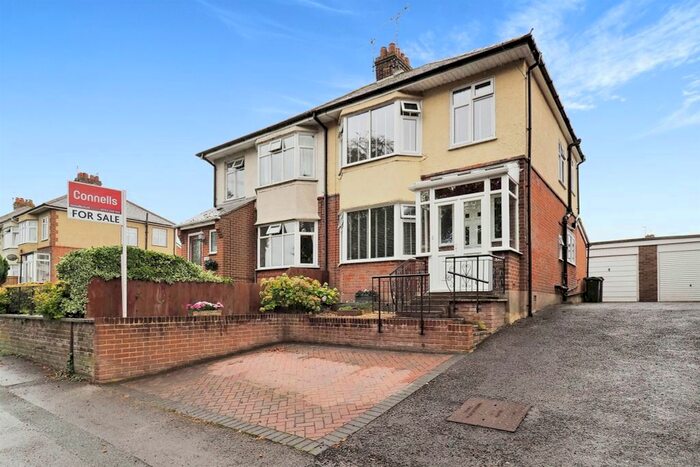 3 Bedroom Semi-Detached House For Sale In Devizes Road, Salisbury, SP2