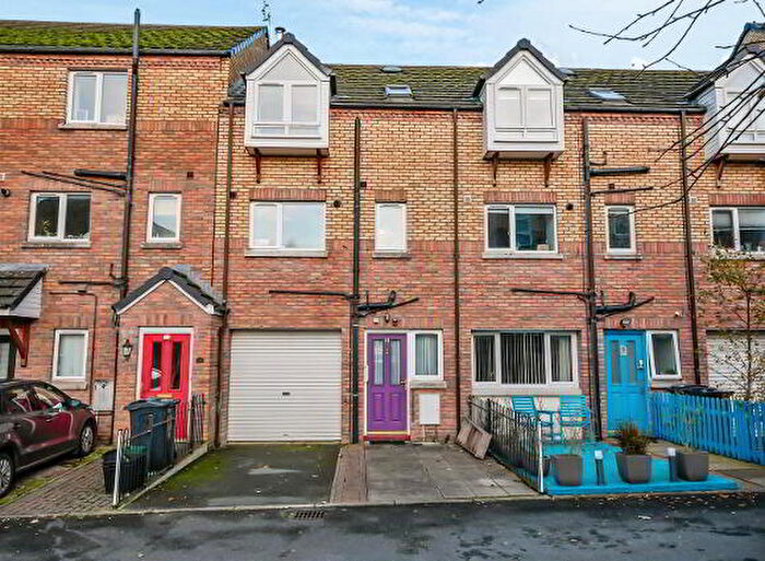 4 Bedroom TownHouse For Sale In Kingscourt Close, Belfast, BT6