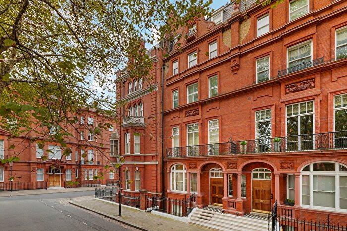 2 Bedroom Flat For Sale In Pont Street, Knightsbridge, London, United Kingdom, SW1X