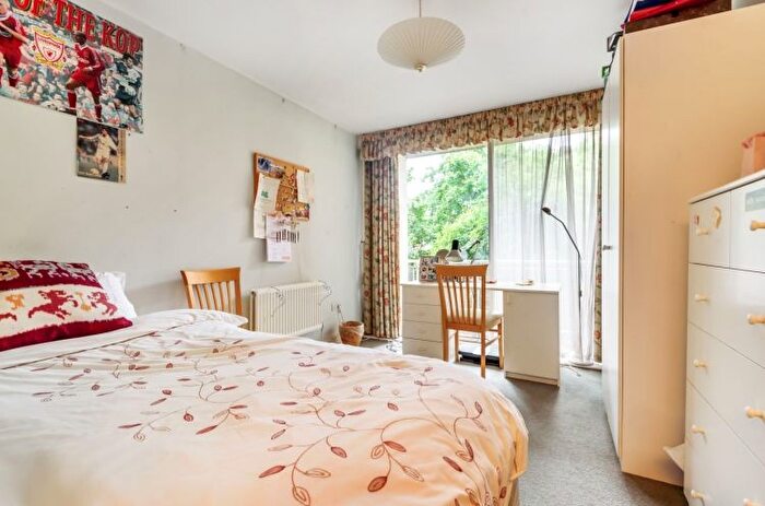 3 Bedroom Flat To Rent In North Bank, London, NW8
