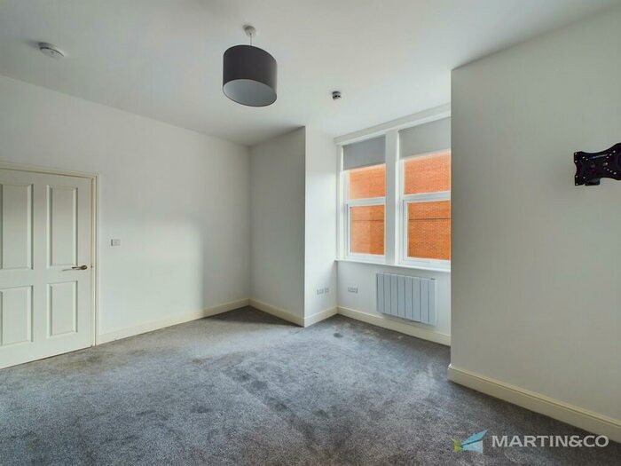2 Bedroom Flat For Sale In Clifton Drive North, Lytham St Annes, FY8