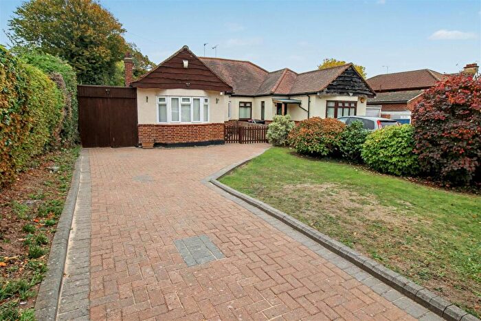 2 Bedroom Semi-Detached Bungalow For Sale In Eastwood Boulevard, Westcliff-On-Sea, SS0