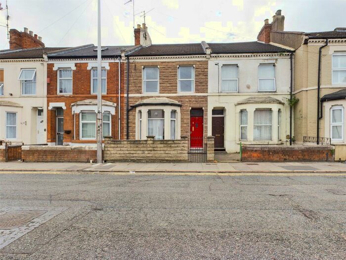5 Bedroom House To Rent In Clare Street, Northampton, NN1