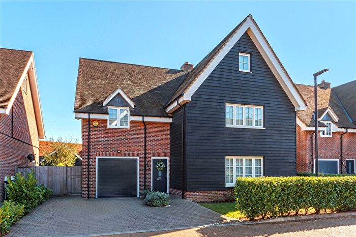 6 Bedroom Detached House For Sale In Stables End, Aldenham, Watford, Hertfordshire, WD25