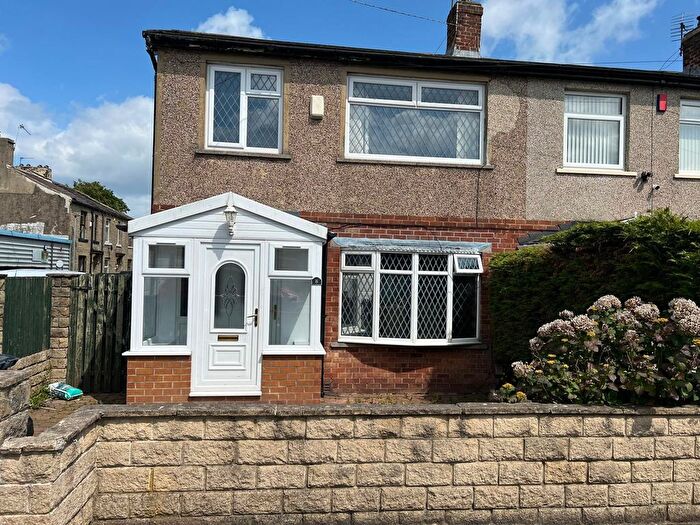 3 Bedroom Semi-Detached House To Rent In Strathmore Close, Bradford, BD2