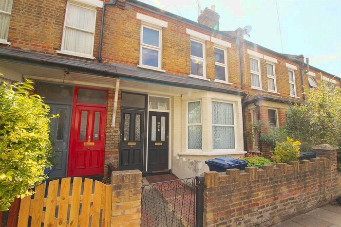 2 Bedroom Flat To Rent In Grosvenor Road, Hanwell, W7