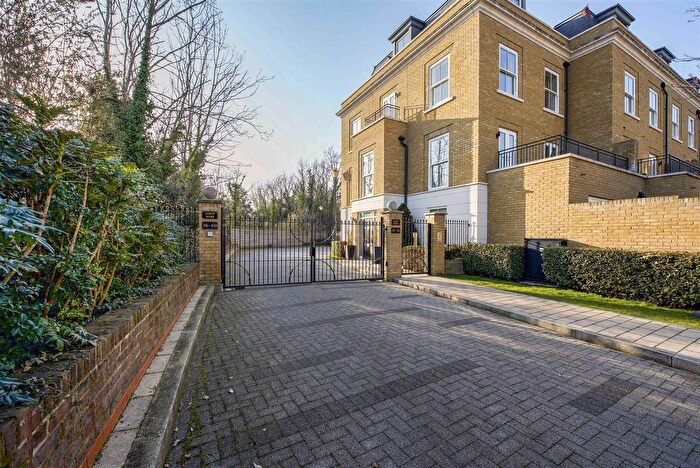 4 Bedroom End Of Terrace House To Rent In Brewery Lane, Twickenham, TW1