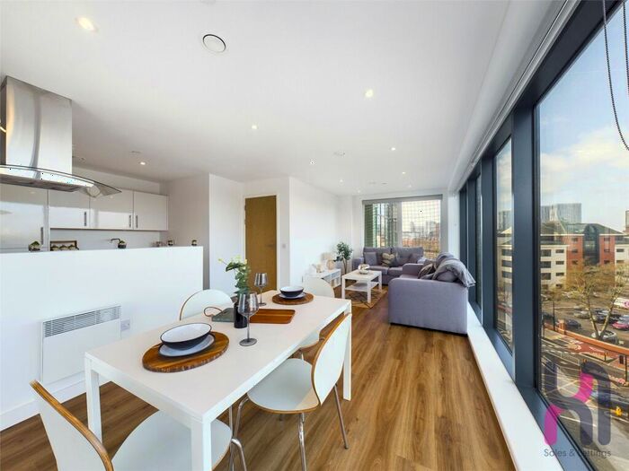 3 Bedroom Flat To Rent In The Gateway, Trafford Road, Salford, M5