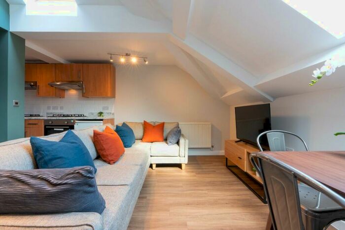 6 Bedroom Flat To Rent In Jesmond Road, Newcastle, NE2