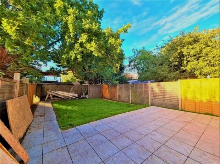 3 Bedroom Flat To Rent In Temple Fortune, Finchley Road, London, NW11