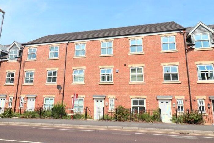 3 Bedroom Link Detached House To Rent In Sunderland Road, Gateshead, NE8