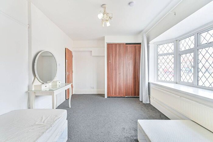 2 Bedroom Flat To Rent In Blackbird Hill, Wembley, London, NW9