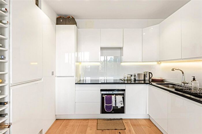 2 Bedroom Apartment To Rent In Whitmore Road, London, N1