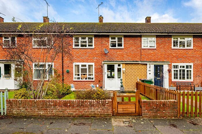 3 Bedroom Terraced House For Sale In Jackdaw Close, Crawley, RH11