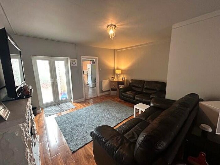 3 Bedroom Terraced House For Sale In Lyndhurst Road, Burnley, BB10