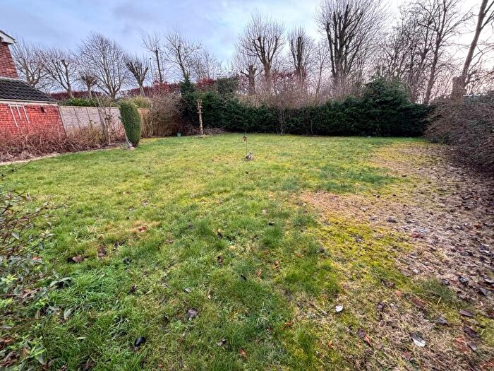3 Bedroom Bungalow For Sale In Willow Close, Gainsborough, DN21