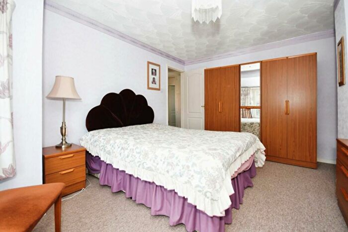 3 Bedroom Semi-Detached House For Sale In Vicarage Road, Grenoside, S35