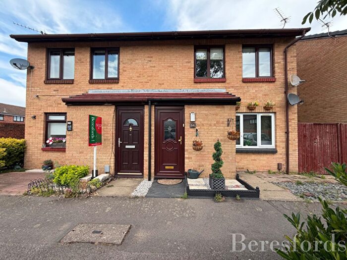 1 Bedroom Flat For Sale In Sarre Avenue, Hornchurch, RM12