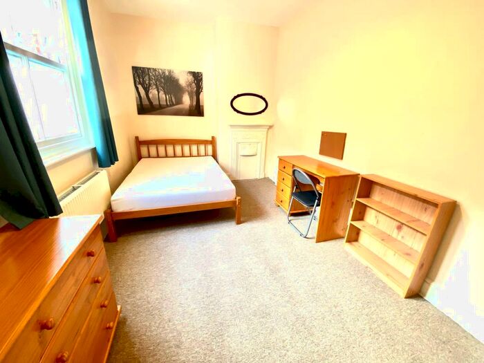 3 Bedroom Apartment To Rent In Elm Grove, Southsea, PO5